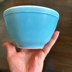 Retro vintage small PYREX #401 turquoise mixing bowl 750 ml primary blue nesting